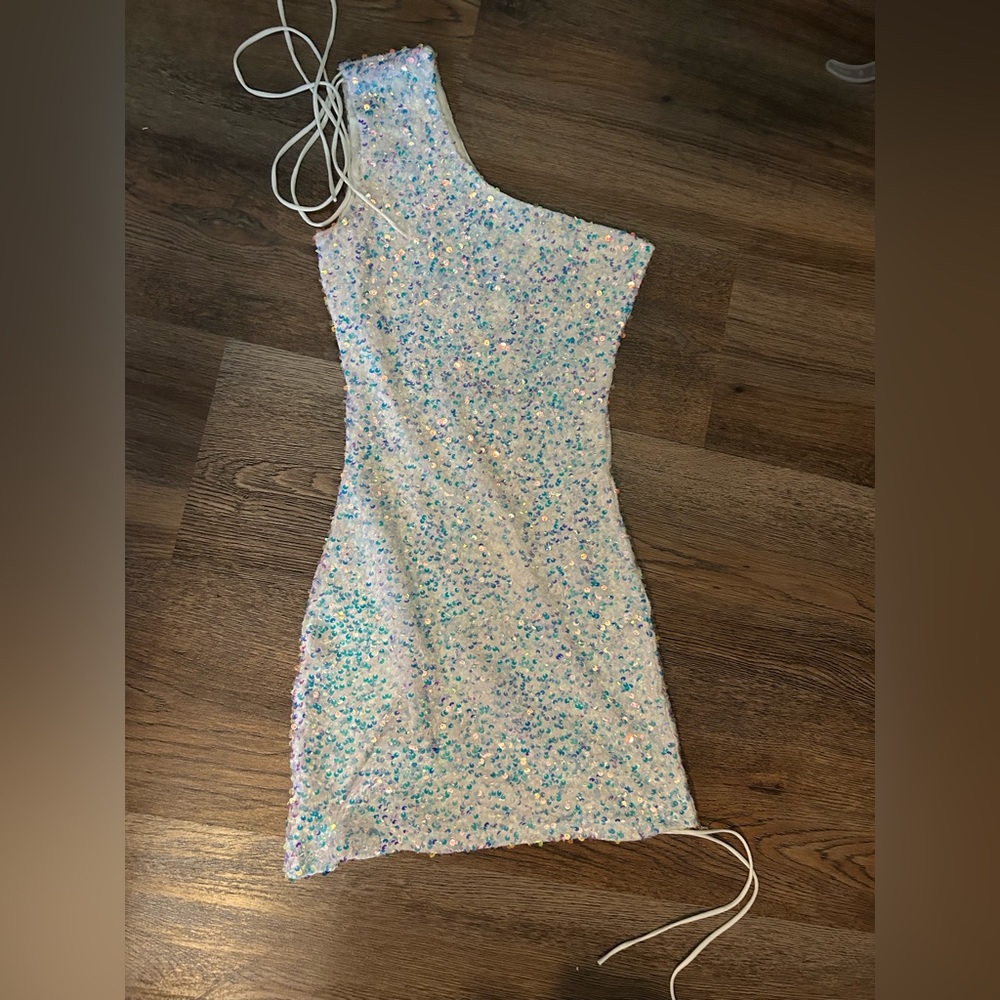 Oliviara One Shoulder Sequin Dress In Iridescent White - Picture 1 of 1